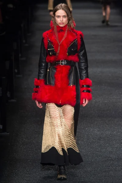 Look 24